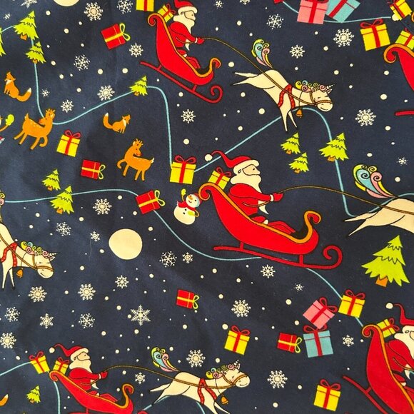 Serene Women's Christmas Santa Holiday Print Scrub Top Women's Size Medium in pr - Picture 4 of 9